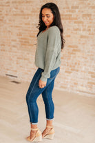 Heyson Magi Lune V-Neck Knitted Sweater Tops