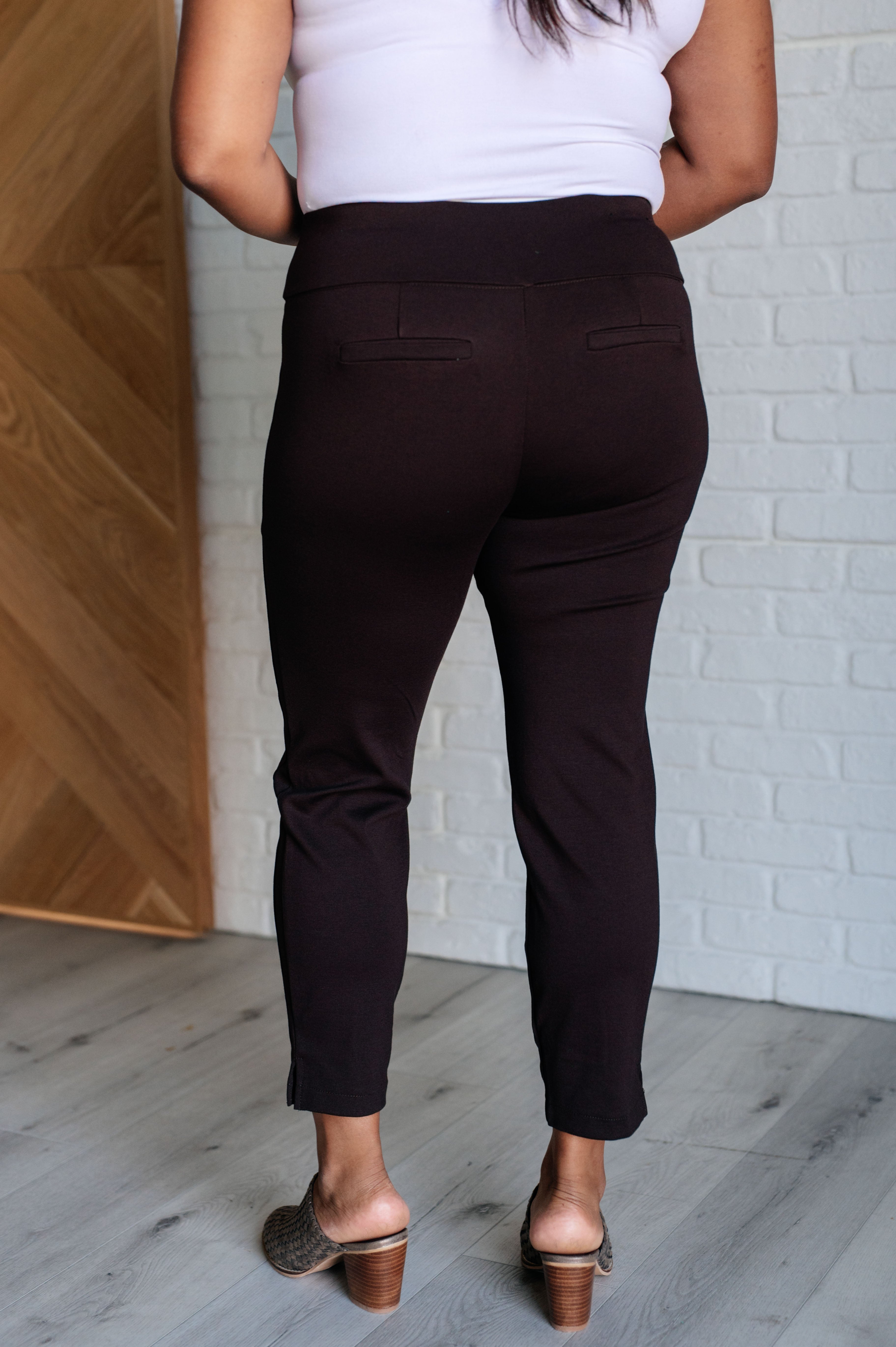 Dear Scarlett Magic Ankle Crop Skinny Pants in Chocolate Ave Shops