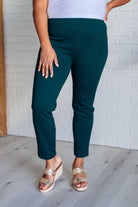 Dear Scarlett Magic Ankle Crop Skinny Pants in Hunter Green Ave Shops