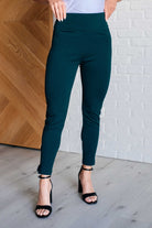 Dear Scarlett Magic Ankle Crop Skinny Pants in Hunter Green 3XL Ave Shops