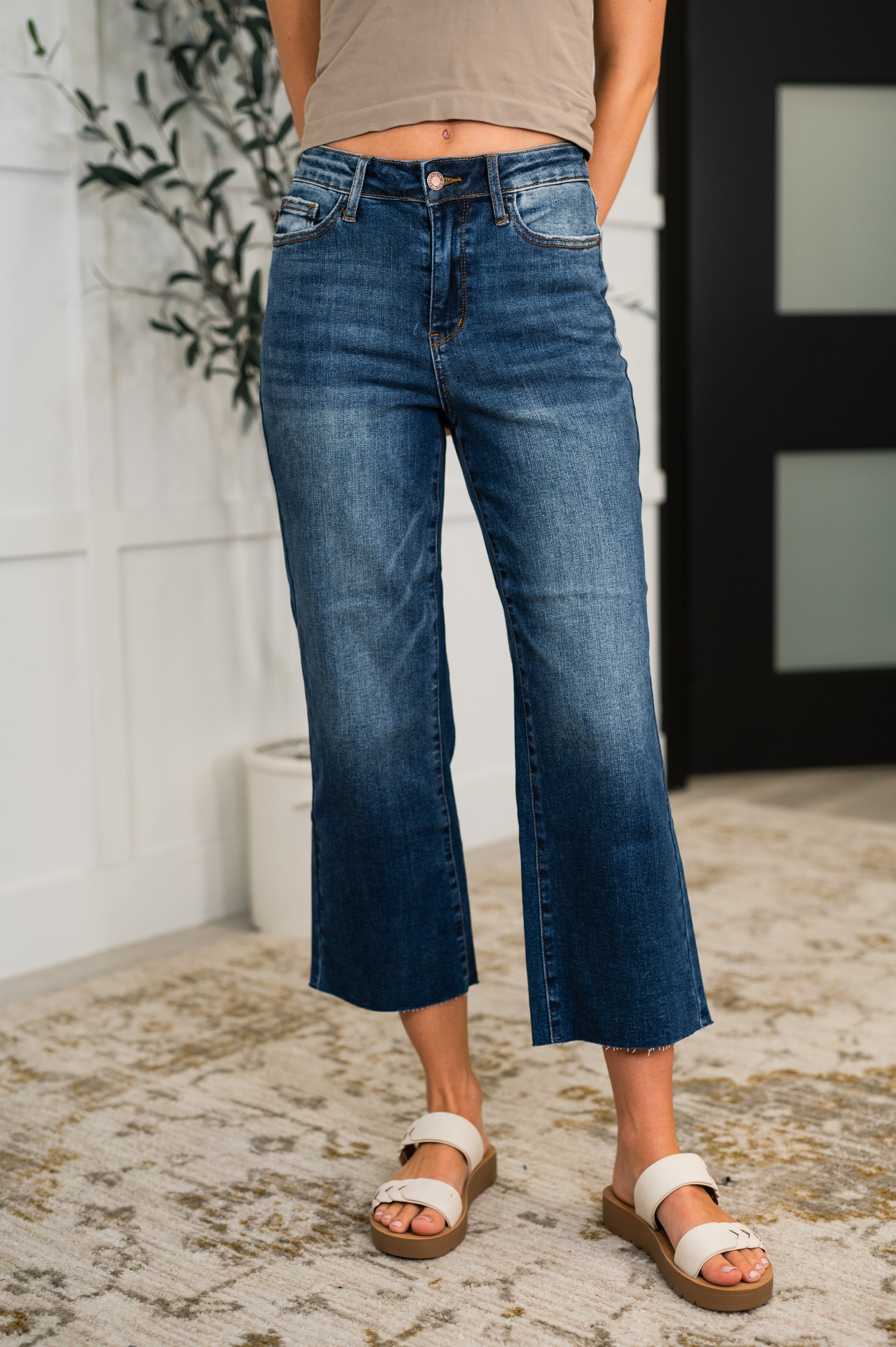 Judy Blue Maisie High Waist Back Pocket Embroidery Crop Wide 24W Womens