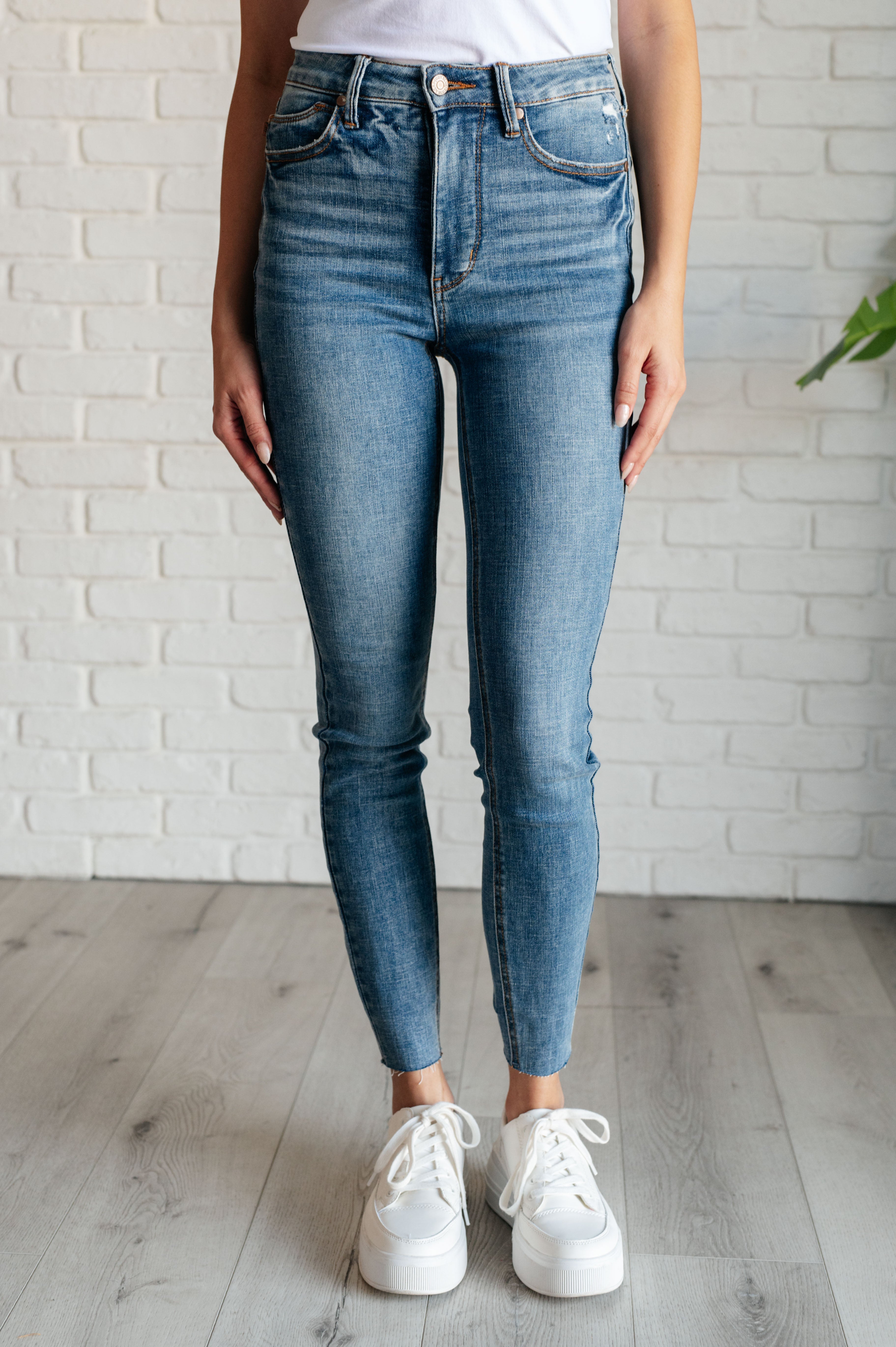 Judy Blue Nicole Tummy Control Skinny Jeans in Vintage Wash Ave Shops