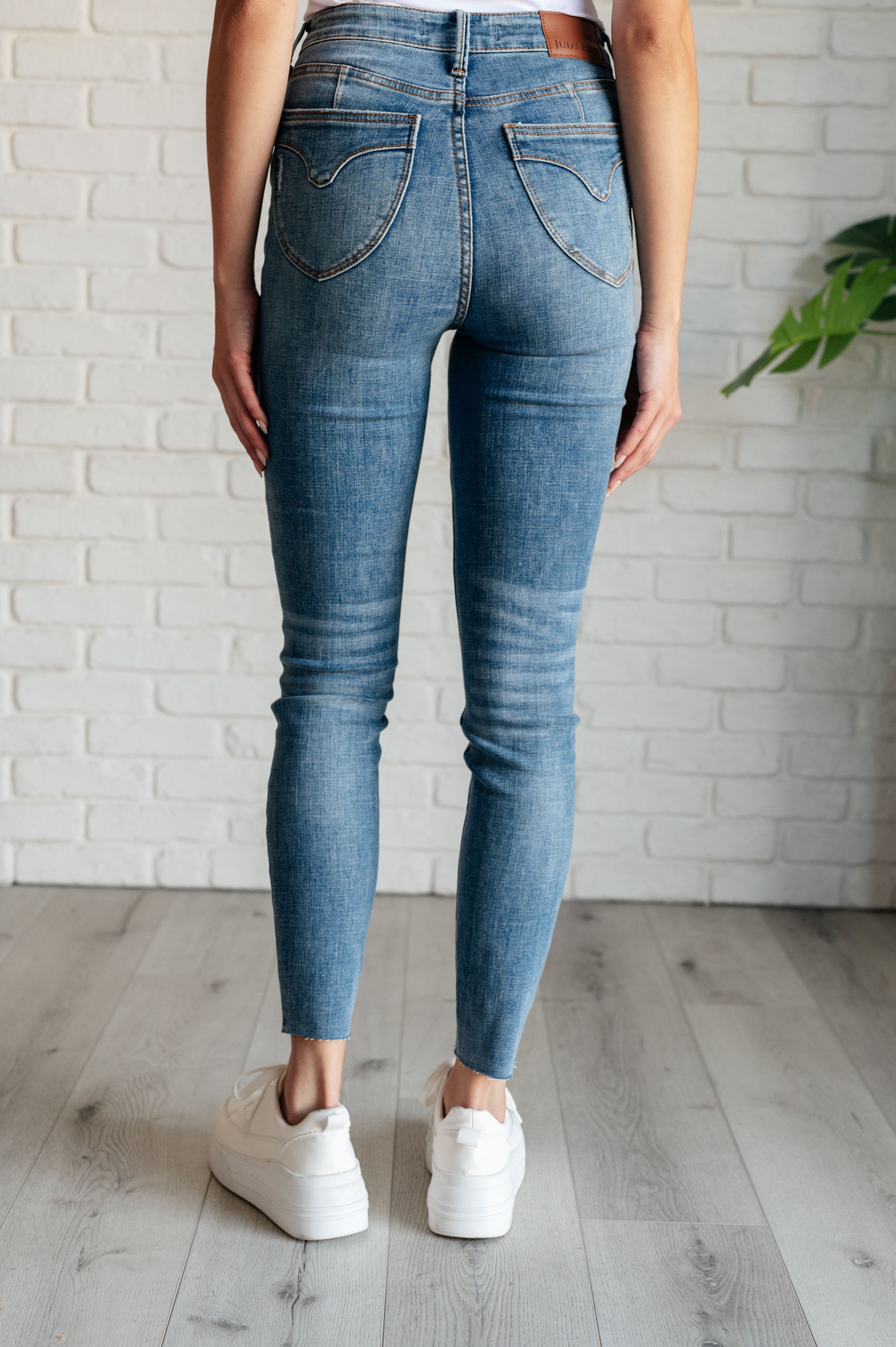 Judy Blue Nicole Tummy Control Skinny Jeans in Vintage Wash Ave Shops