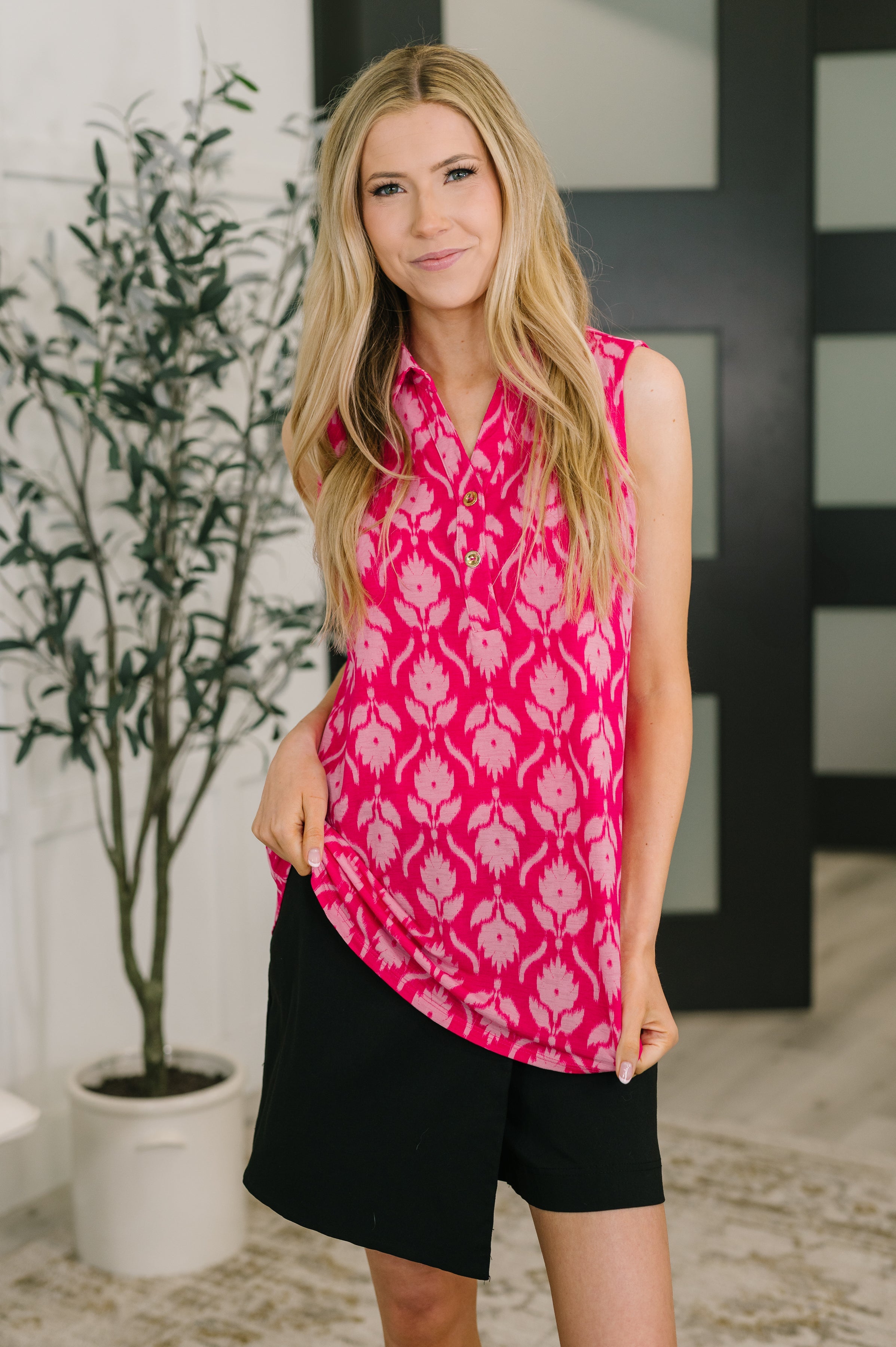 Dear Scarlett Sea Spray Collared Sleeveless Top in Floral Ikat Womens