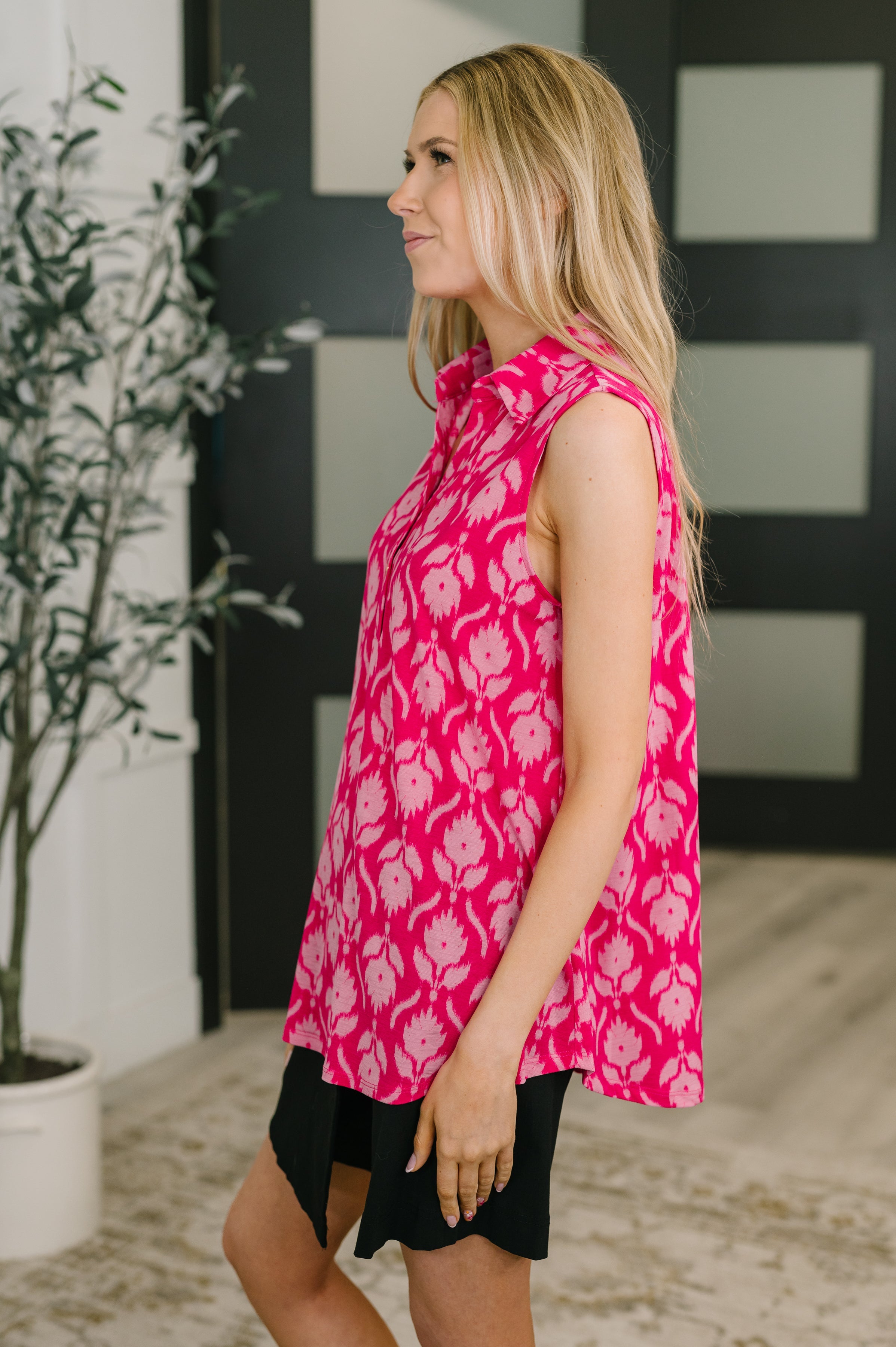 Dear Scarlett Sea Spray Collared Sleeveless Top in Floral Ikat Womens