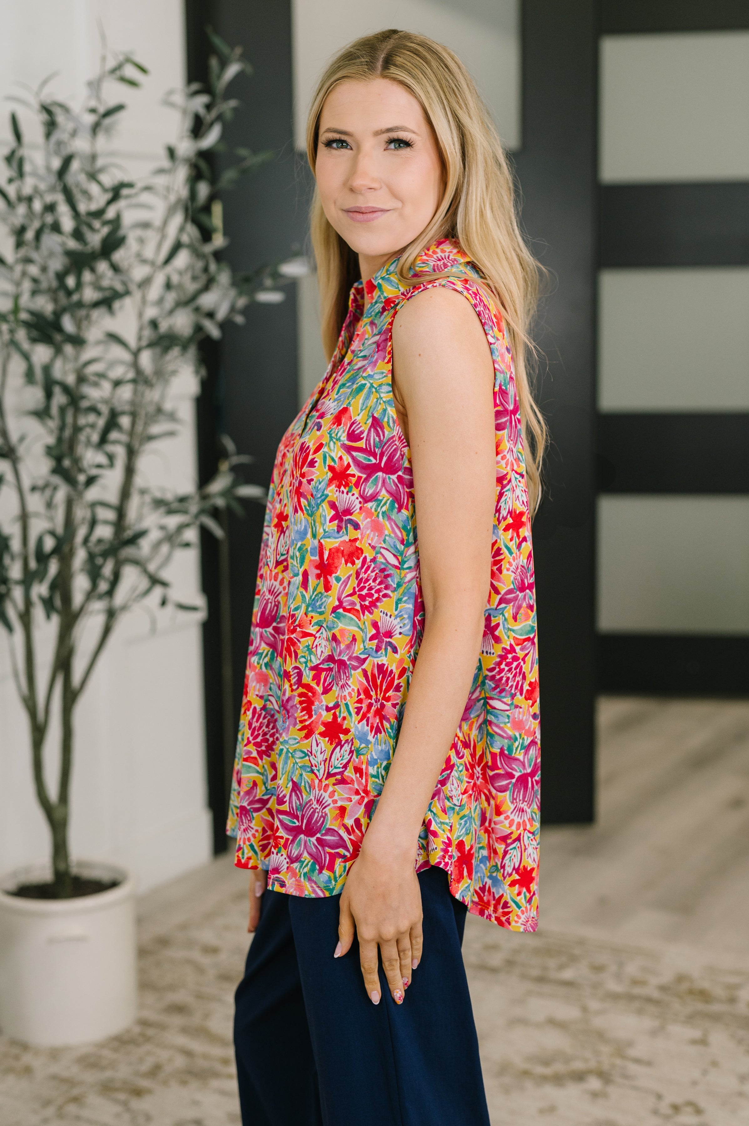 Dear Scarlett Sea Spray Collared Sleeveless Top in Island Bloom Womens