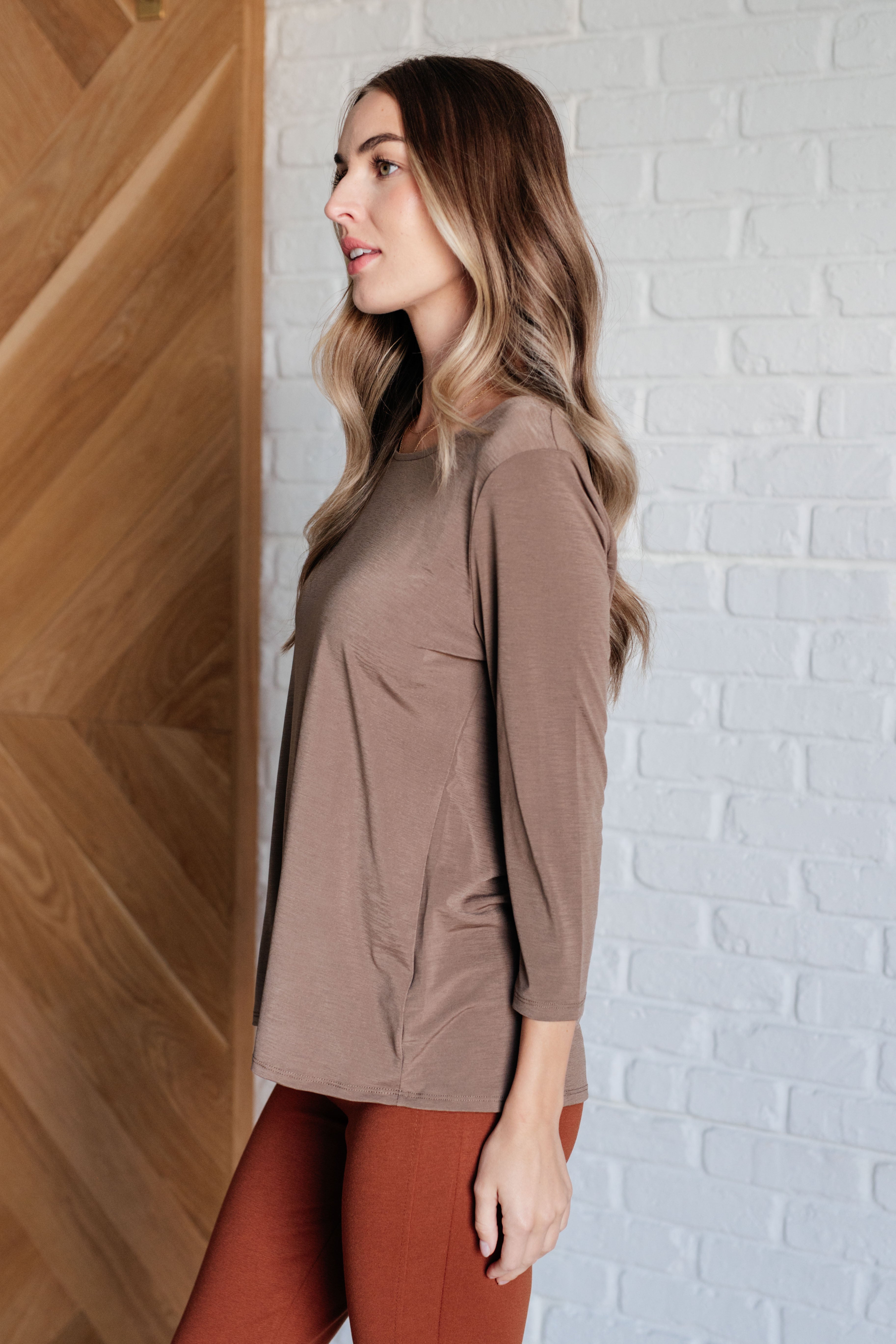 Dear Scarlett Signature Classic Round Neck Top in Mocha Ave Shops