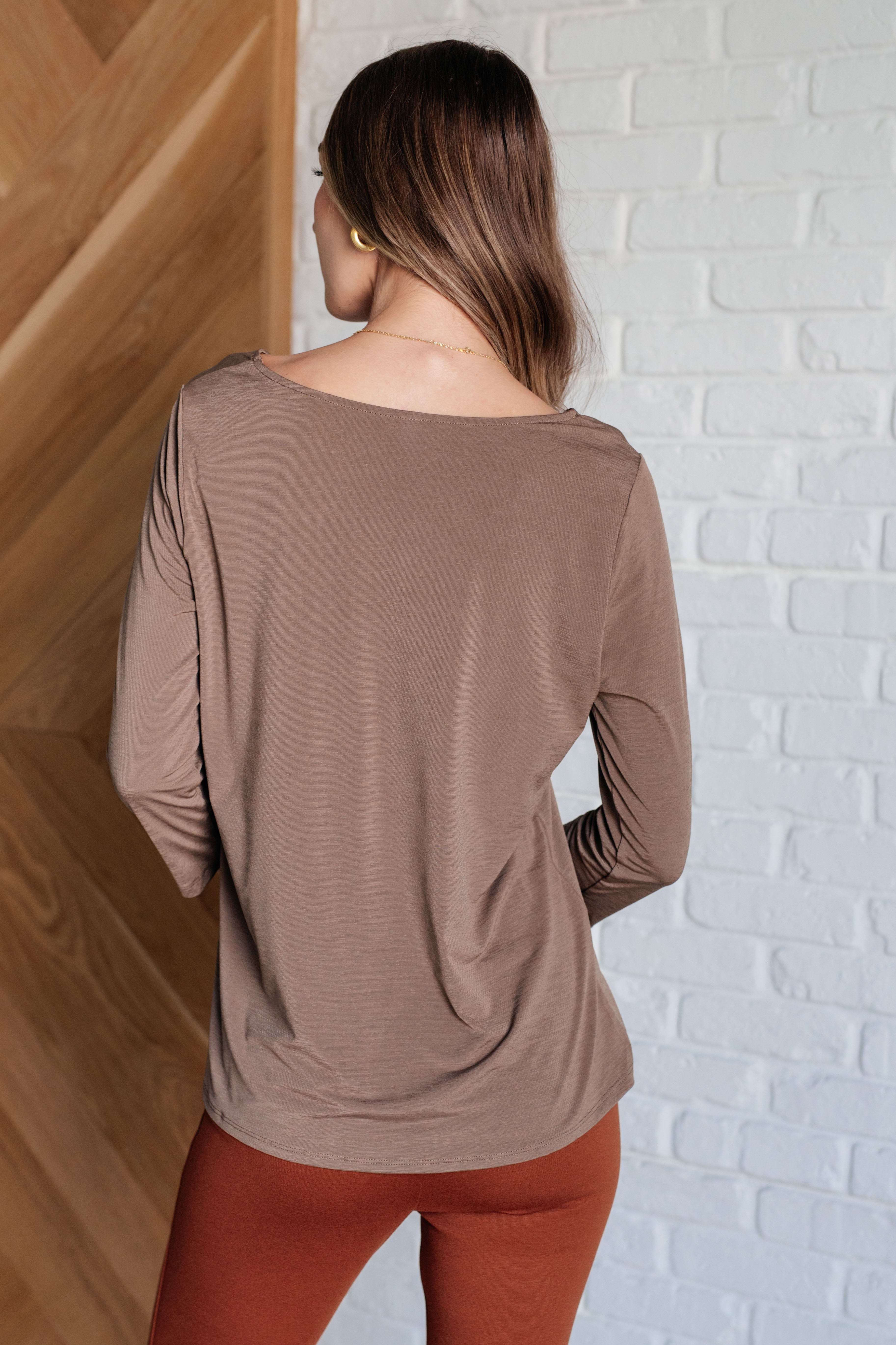 Dear Scarlett Signature Classic Round Neck Top in Mocha Ave Shops