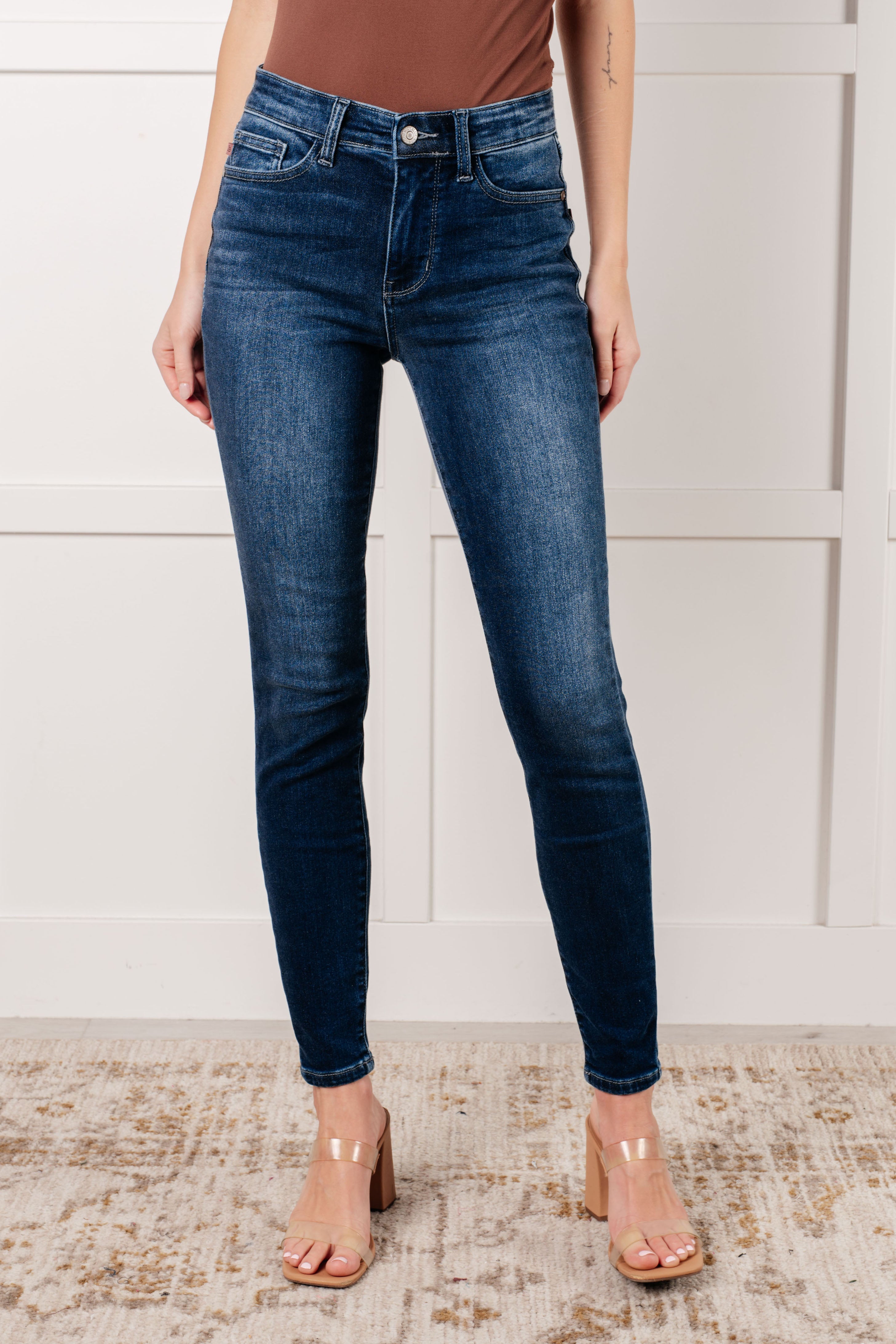Judy Blue Skylar Mid Rise Thermal Vintage Skinny Jean Womens