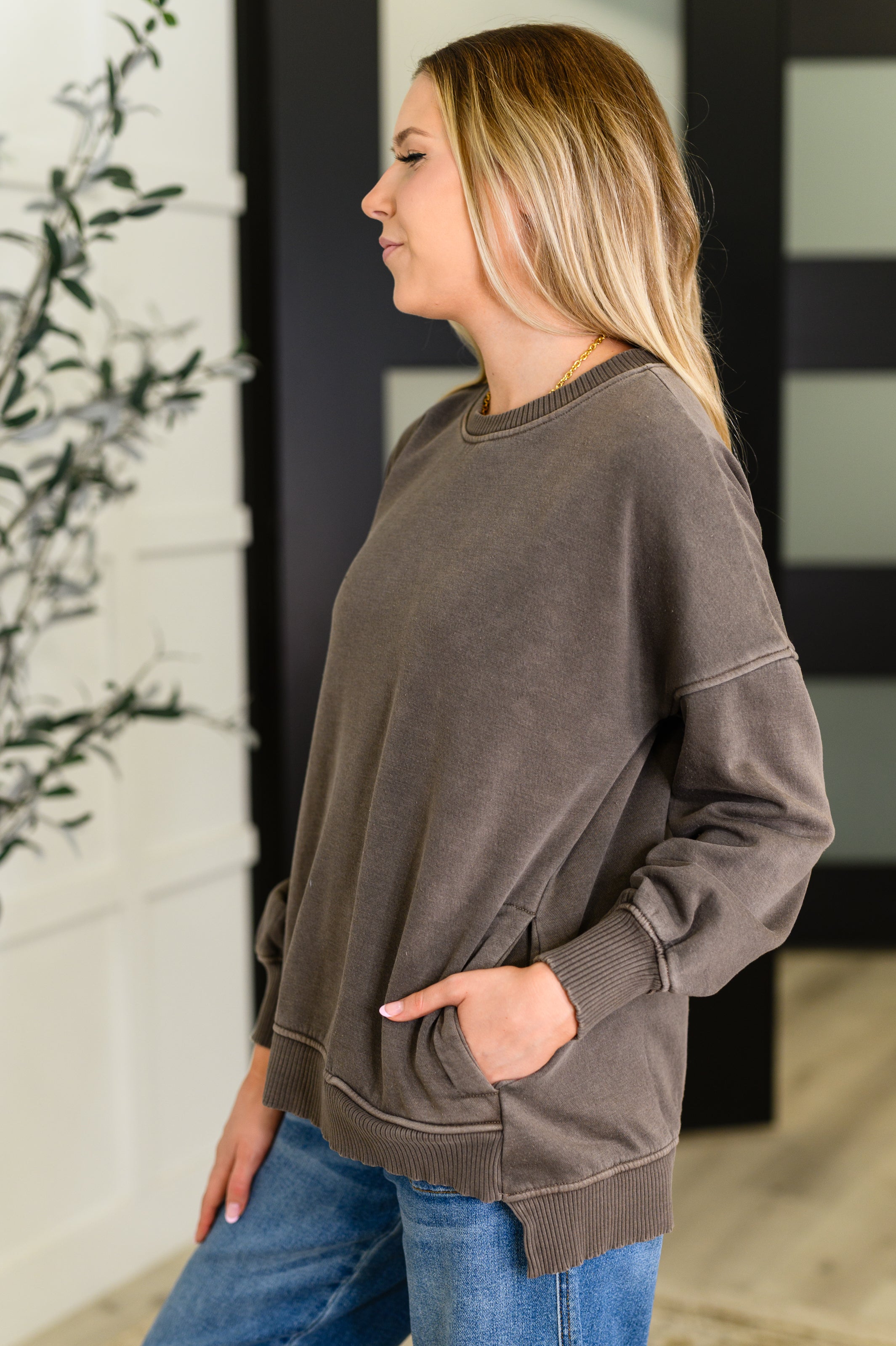 Talk Cozy to Me Stepped Hem Pullover in Brown Womens