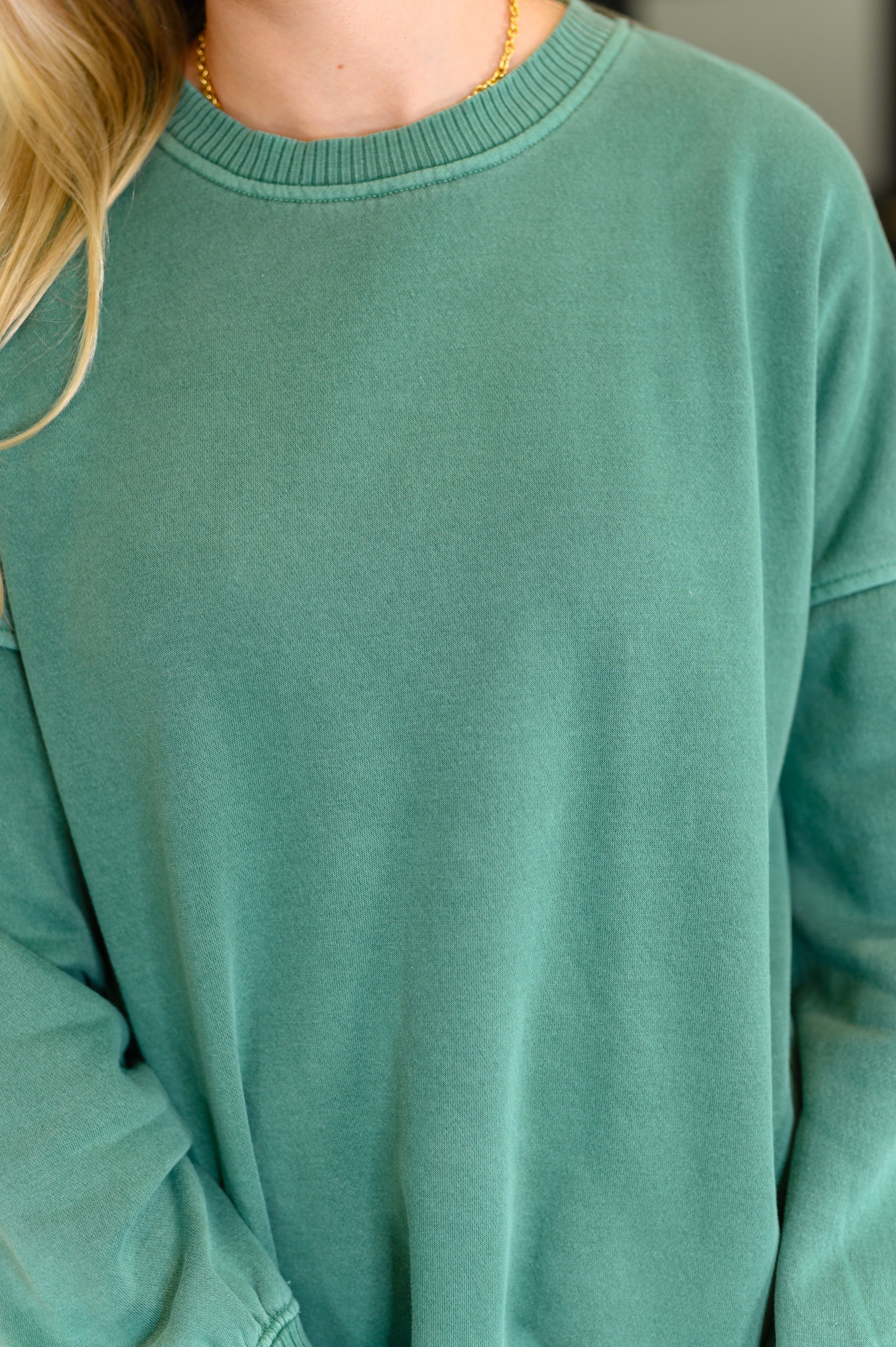 Talk Cozy to Me Stepped Hem Pullover in Dark Green Womens