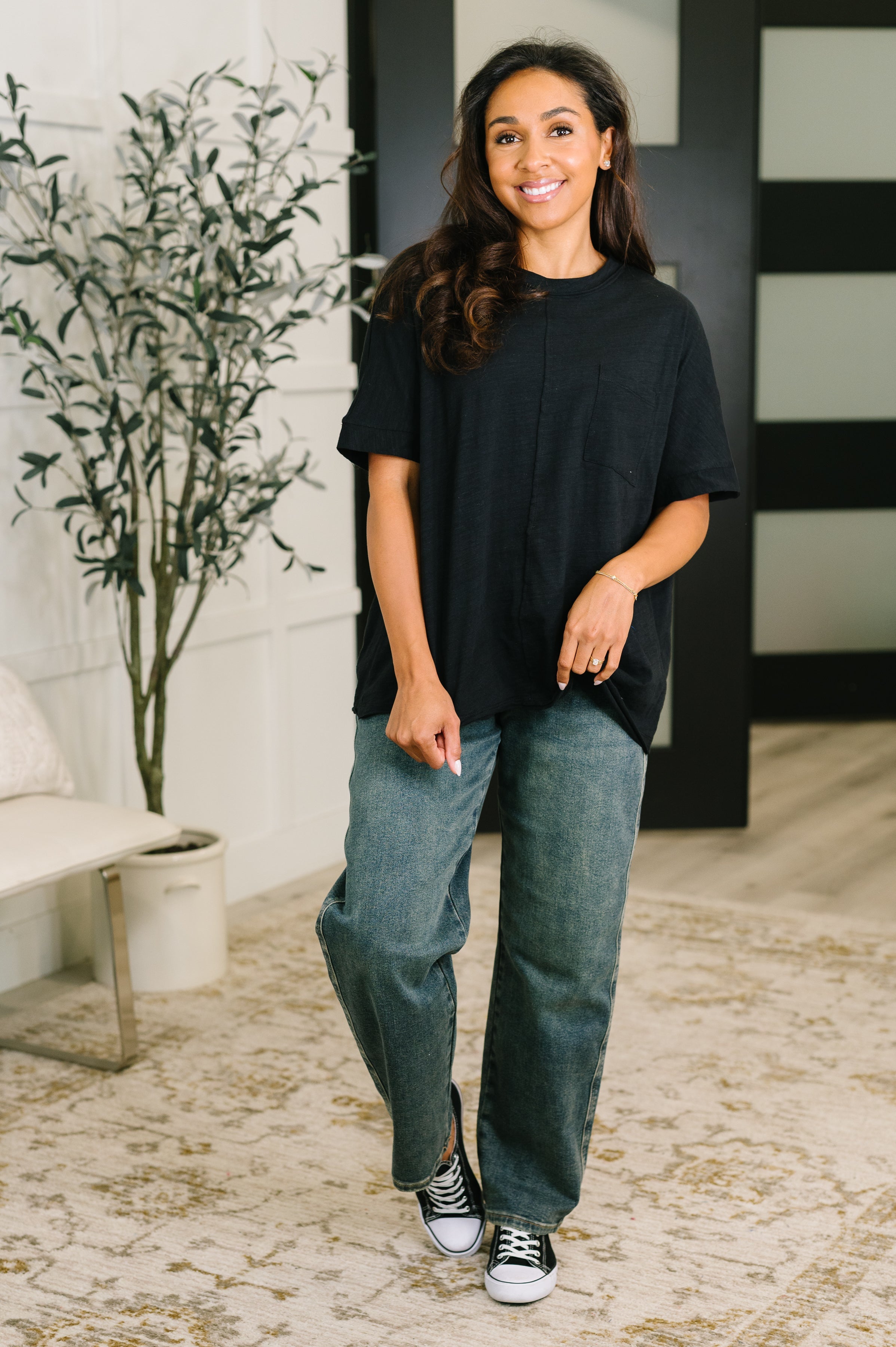 The Layback Relaxed Basic Tee in Black Womens
