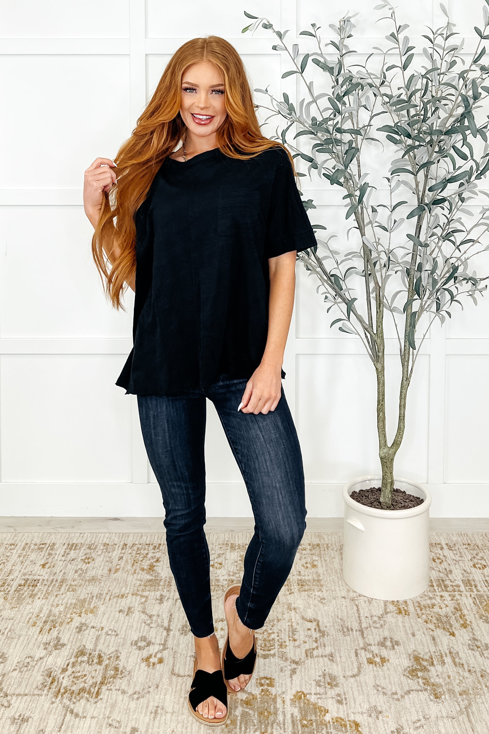 Andree by Unit The Layback Relaxed Basic Tee in Black Womens