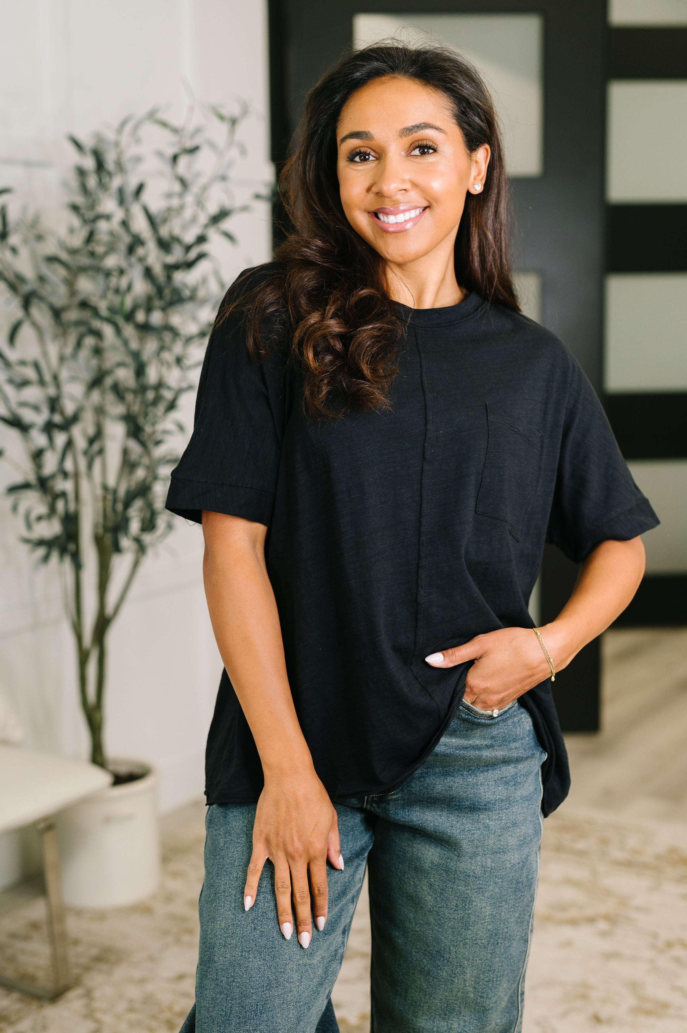 The Layback Relaxed Basic Tee in Black Womens