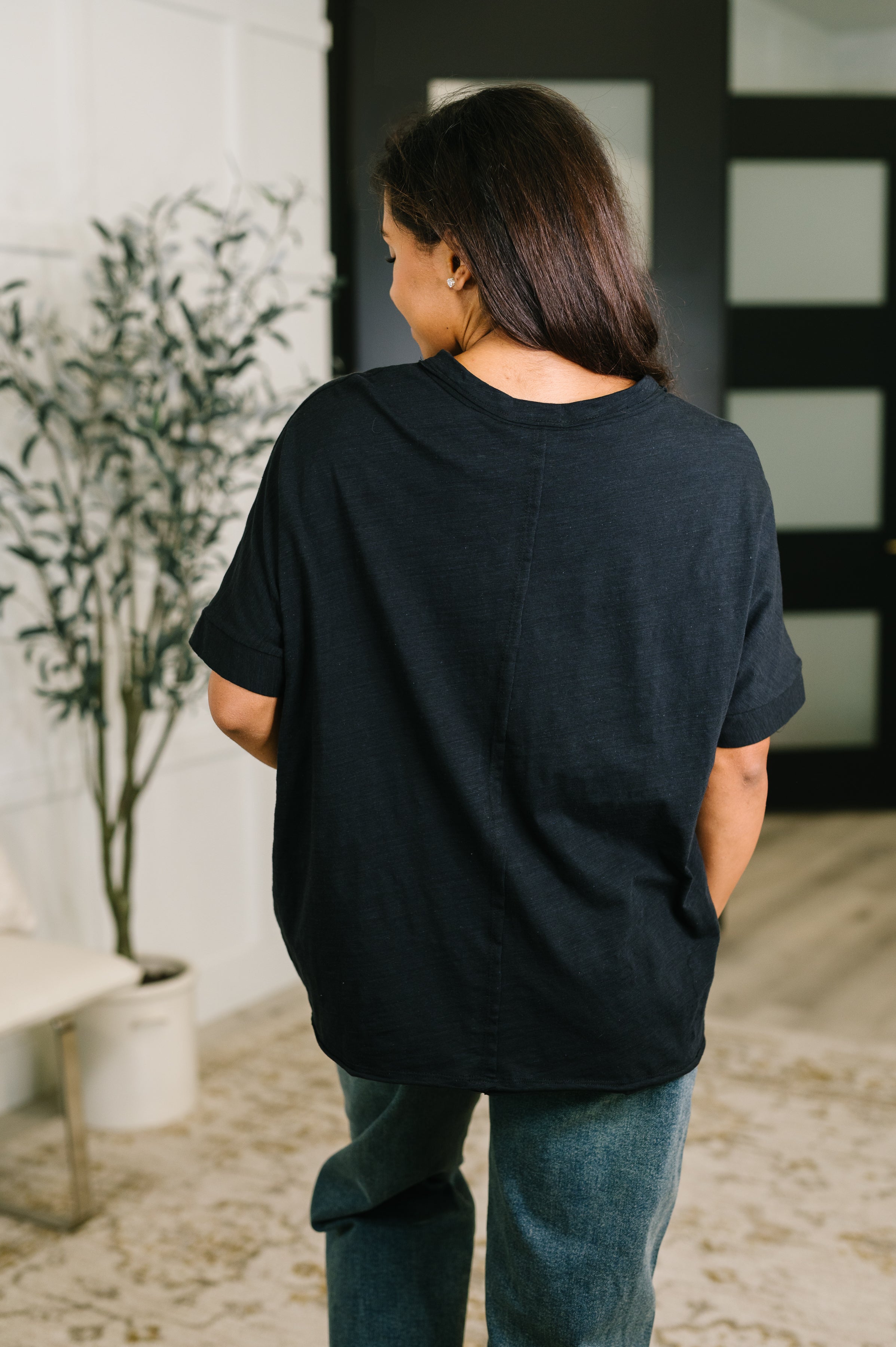 The Layback Relaxed Basic Tee in Black Womens