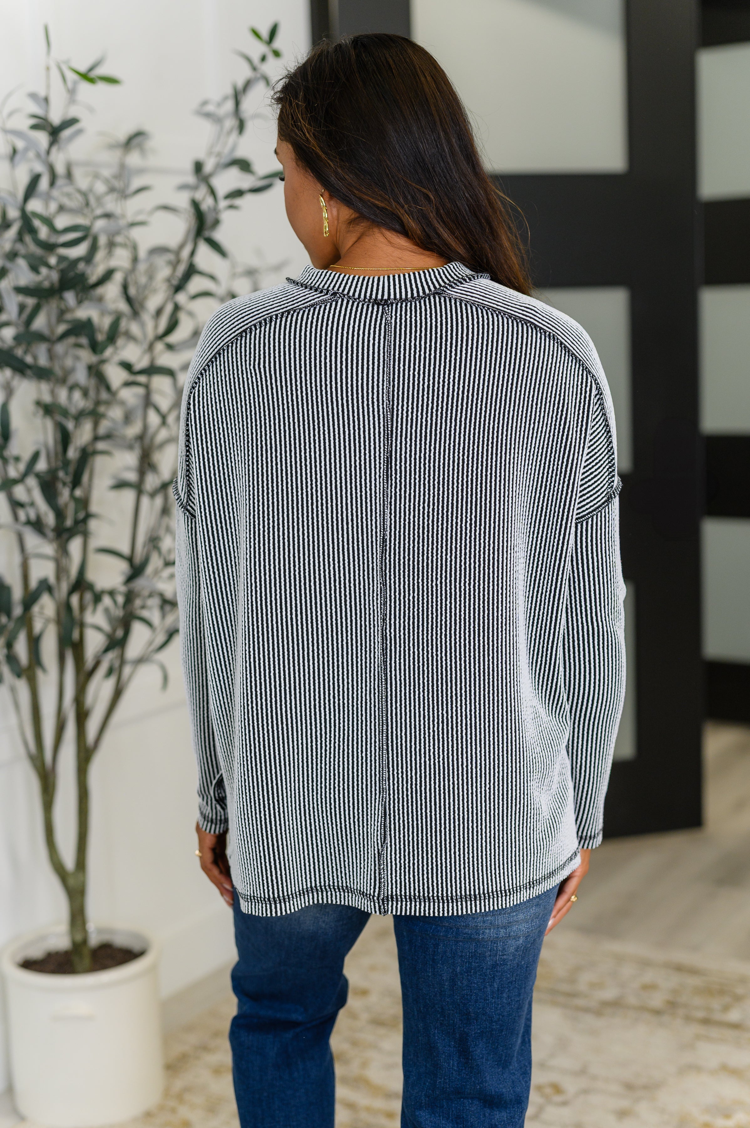 Zenana Wander & Rest Cable Ribbed Knit Drop Shoulder Top in Black/White Womens