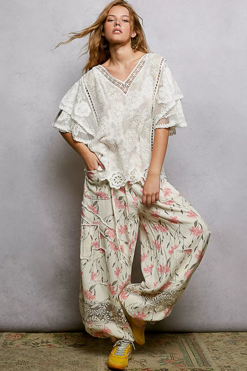 POL Off White Floral Crochet V-Neck Short Sleeve Blouse with Scalloped Hem