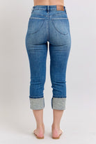 Judy Blue Medium Washed Skinny Cuff Capris Jeans with Pockets