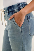 Judy Blue Hight Waist Wilhelmina Baggy Jeans with Md Aged Stone Blue Wash
