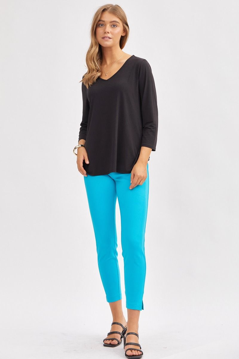 Dear Scarlett Signature Classic V-Neck Top Womens